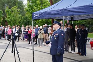 Przemawia przedstawiciel związków zawodowych policjantów