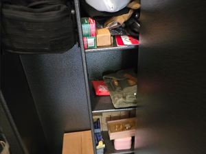 Przedmioty znalezione w przeszukiwanych mieszkaniach - amunicja w szafie