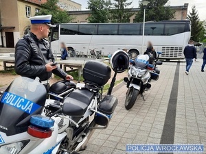 policjanci na motocyklach