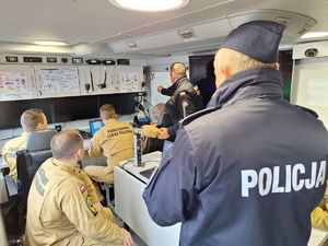 Ćwiczenia służb ratowniczych na drodze S-3 z udziałem dolnośląskich policjantów
