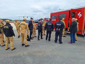Ćwiczenia służb ratowniczych na drodze S-3 z udziałem dolnośląskich policjantów