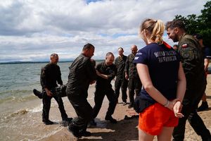 Ćwiczenia i festyn z udziałem policji, wojska i służb ratunkowych