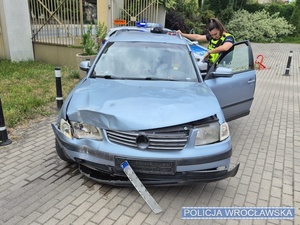 Nie zatrzymał się do kontroli drogowej - próbę ucieczki zakończył rozbijając auto