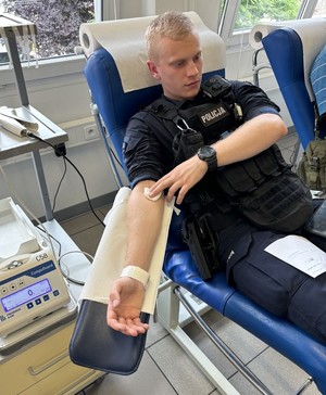 Apelujemy o zbiórkę krwi dla postrzelonego policjanta z Bolesławca.
