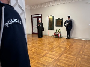 Policjanci z dolnośląskiego garnizonu uczcili pamięć poległych i pomordowanych funkcjonariuszy.