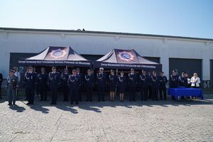 policjanci podczas uroczystości