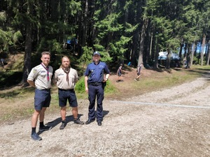 Dolnośląscy policjanci dbają o bezpieczeństwo harcerzy na obozach pod namiotami