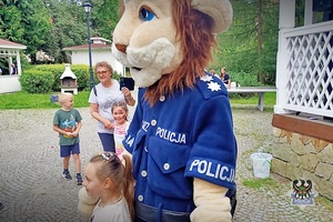 „Bezpieczne wakacje” w Walimiu z policjantami głuszyckiego komisariatu