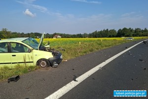 wypadek - rozbity żółty telefon w rowie