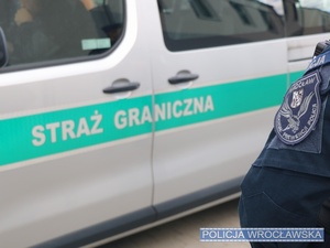 kontrole cudzoziemców przeprowadzane przez policjantów i straż graniczną