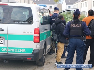 kontrole cudzoziemców przeprowadzane przez policjantów i straż graniczną