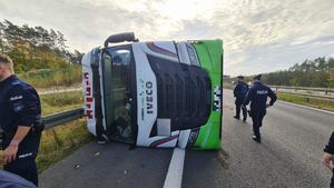 Policjanci legnickiego SPPP udzielili pomocy kierowcy, który w wyniku zdarzenia drogowego nie był w stanie wyjść z kabiny ciągnika siodłowego