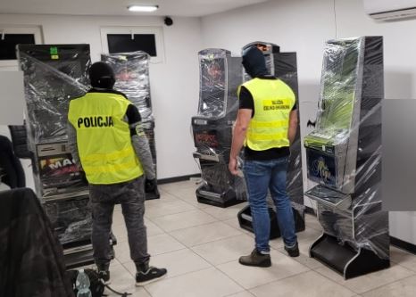 automaty do gier i policjanci