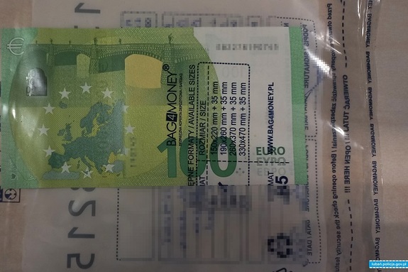 banknot 100 euro w woreczku foliowym