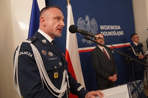 Dolnośląscy policjanci wyróżnieni podczas uroczystości w Urzędzie Wojewódzkim we Wrocławiu