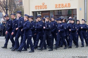 Ślubowanie klas mundurowych na legnickim Rynku