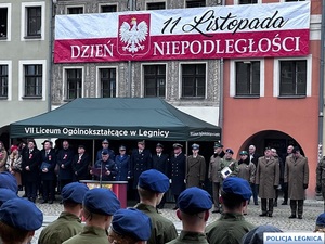 Ślubowanie klas mundurowych na legnickim Rynku