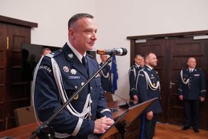 przemawia Komendant Wojewódzki Policji we Wrocławiu nadinspektor Paweł Półtorzycki