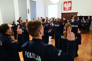 ślubowanie nowo przyjętych policjantów