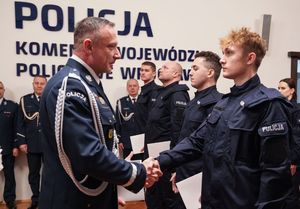 ślubowanie nowo przyjętych policjantów