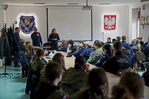 Zdjęcia z wizyty uczniów u dolnośląskich policjantów