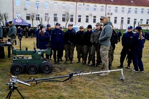 Zdjęcia z wizyty uczniów u dolnośląskich policjantów