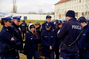 Zdjęcia z wizyty uczniów u dolnośląskich policjantów