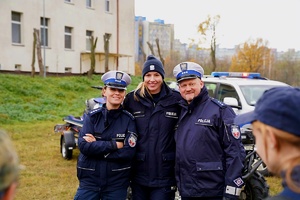 Zdjęcia z wizyty uczniów u dolnośląskich policjantów