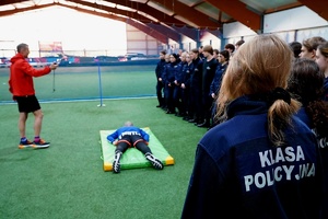 Zdjęcia z wizyty uczniów u dolnośląskich policjantów