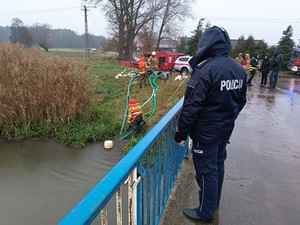 Pożar dużej połaci lasu, ranny strażak oraz poszukiwania osoby zaginionej w lesie.