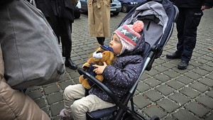 Zdjęcia z wizyty 4-letniej Ani w ZOO wraz z dolnośląskimi policjantami