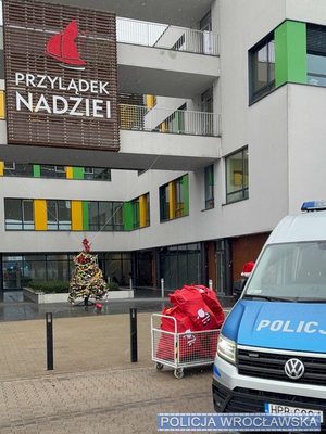 policjanci odwiedzili podopiecznych Przylądka Nadziei