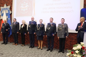 Policjanci KWP we Wrocławiu wyróżnieni brązowym medalem „za Zasługi dla Policji”