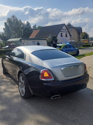 odzyskany rolls-royce - widok z tyłu