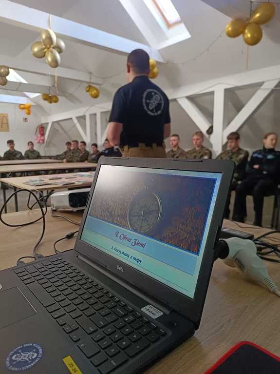 Policjanci z Lwówka Śląskiego na zimowym obozie klas mundurowych