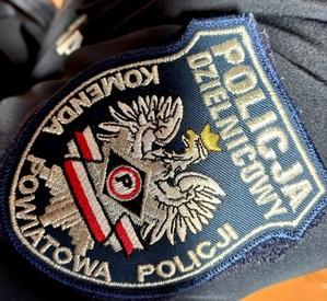 naszywka na mundurze policyjnym