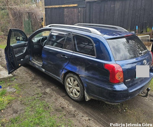 samochód osobowy - toyota