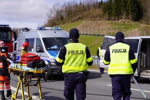 Ćwiczenia służb ratowniczych na drodze S-3 z udziałem dolnośląskich policjantów