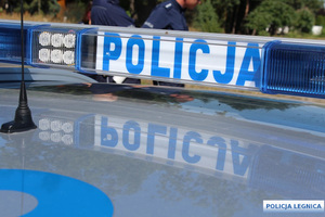 policja napis na radiowozie