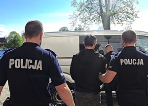 prowadzenie przez policjantów