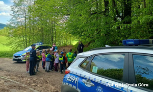 Bieg terenowy przedszkolaków w koalicji na rzecz bezpieczeństwa z jeleniogórską policją