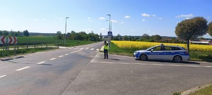 policjant podczas kontroli