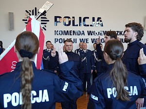 Ślubowanie nowo przyjętych policjantów