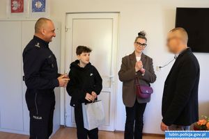 policjanci podczas podziękowań