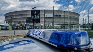 policjanci zabezpieczają mecz
