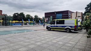 policjanci zabezpieczają mecz