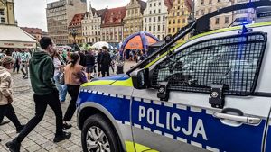 policjanci zabezpieczają mecz