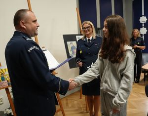 wręczenie nagród w konkursie plastycznym