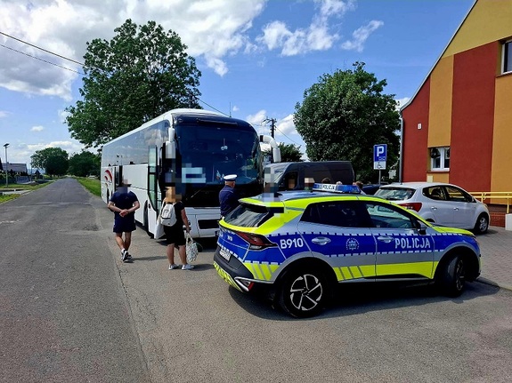 autokar i policja