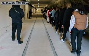 ćwiczenia policjantów Samodzielnych pododdziałów kontrterrorystycznych Policji na tamie